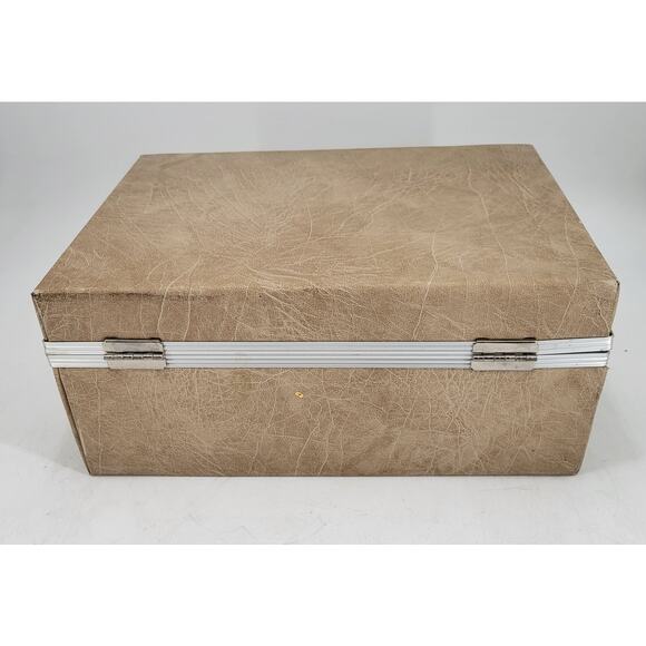 8 TRACK TAPE STORAGE / VINYL CARRYING CASE HOLDS 24 TAPE CARTRIDGES / VINTAGE - Picture 5 of 11